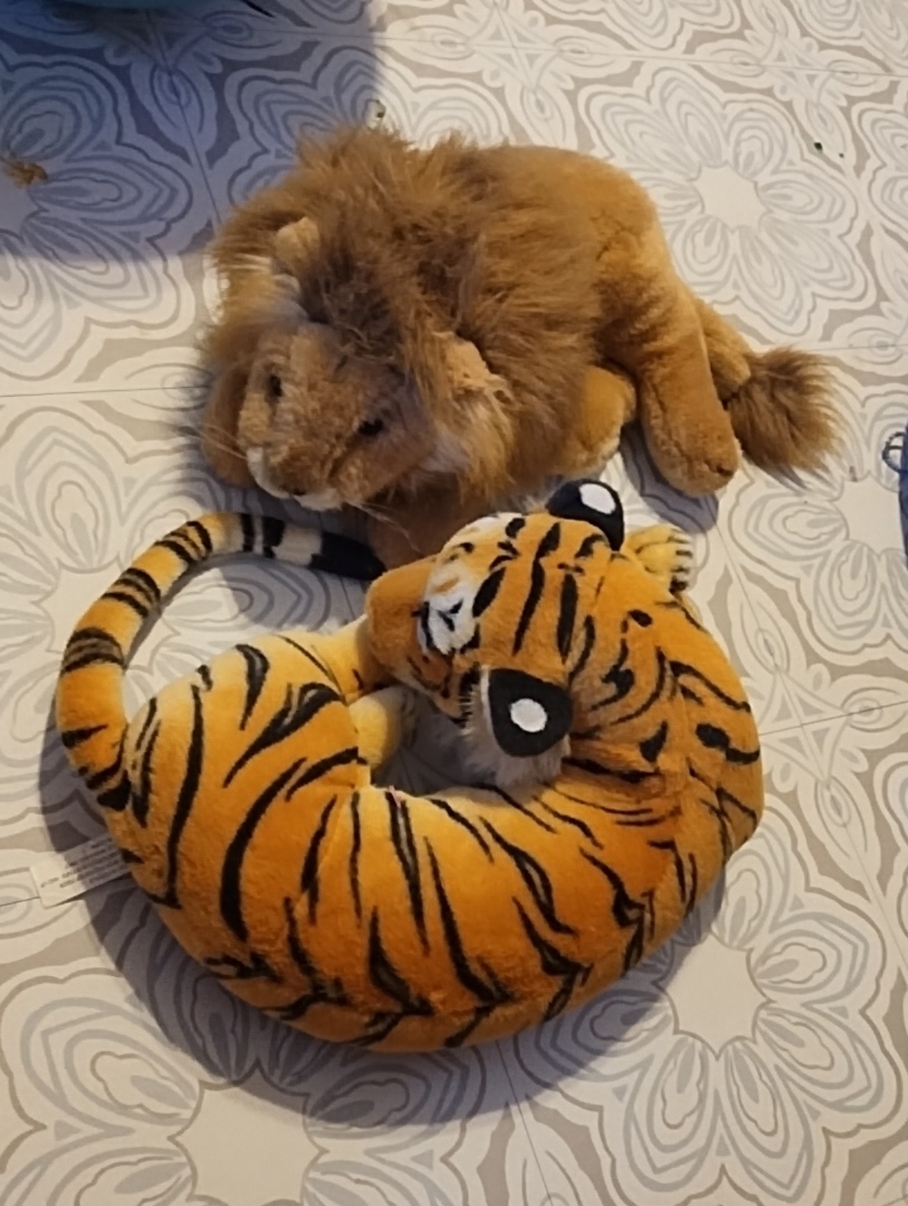 Tiger Lion Stuffed Animal Package Lot Box Jungle kids toys
